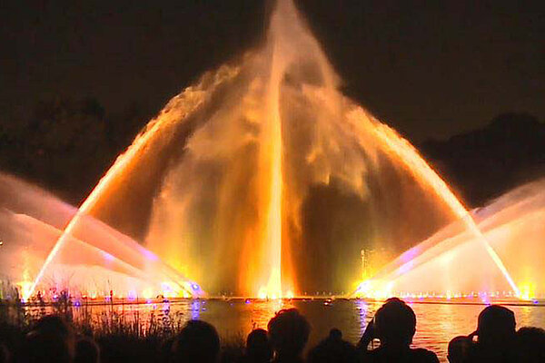 Hamburg: Water games in the park "Planten un Blomen Hamburg: Water games in the park "Planten un Blomen