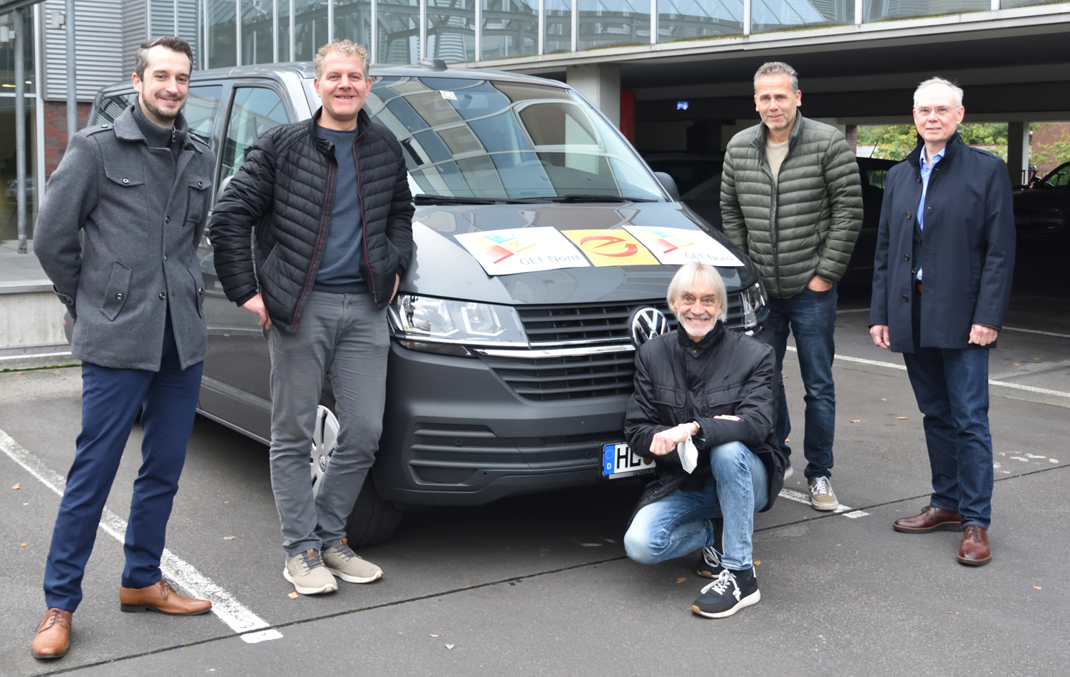 Persons from left to right: Timm Göckens - NFE Geschäftsführer; Stefan Am Wege - Vertriebsbeauftragter Licht, Sonepar Deutschland; Volker Roscher - Geschäftsführer Architektur Centrum; Christian Vollstedt - Bereichsleiter Vertrieb, Hamburg/Schleswig-Holstein, Sonepar Deutschland; Bernd Haase - Hauptgeschäftsführer NFE, Roland Lüders - Redakteur Zeitschrift „de“, Peter Reuff - Lichtplaner, PETER REUFF LICHT (R. Lüders/ P. Reuff nicht auf dem Foto anwesend)